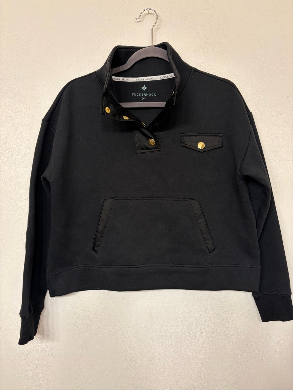 Tuckernuck Women’s Black Sport Bailey Pullover with Gold Snaps Size Medium